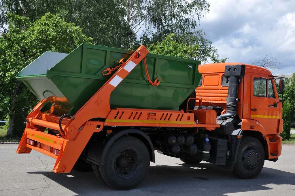 Заказ бункеровоза для вывоза мусора и отходов в Новороссийске в октябре