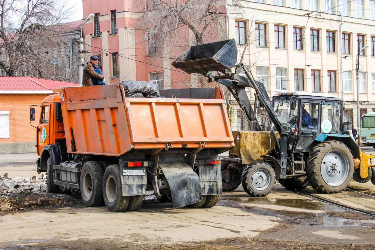 Вывоз мусора Камазом в Новороссийске – аренда и заказ Камаза 10 тонн от 2399 руб. в ПроМусор
