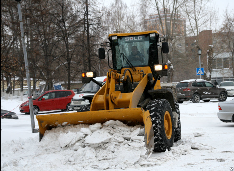Аренда трактора для уборки снега в Новороссийске от ПроМусор – цена от 1021 руб., быстро и недорого