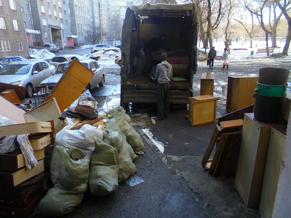 Вывоз мусора из подвала с утилизацией в Новороссийске в октябре