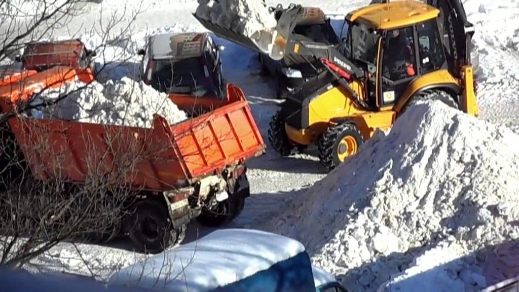 Вывоз снега с погрузкой в Новороссийске для организаций и частных лиц в октябре
